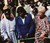 2005: Snoren klippes over ved indvielsen.  Fra venstre, forldrerepr. Mr. Amadou Touray, prsidentens repr. mrs Awa John-Ceesay og Gudrun Awa Jrsing